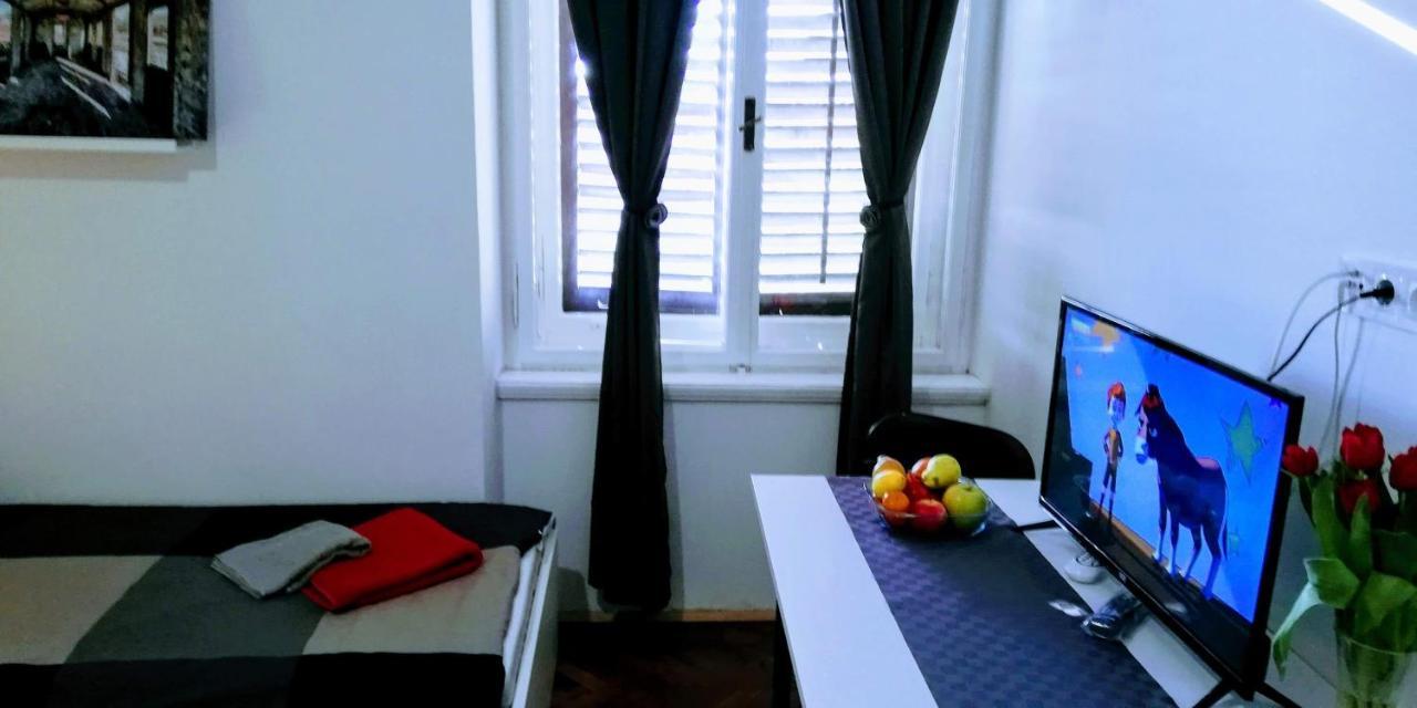 Pula Center Green Park Apartments And Rooms Εξωτερικό φωτογραφία